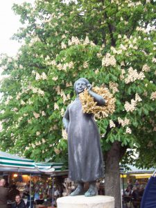 Liesl Karlstadt statue on Viktualienmarkt